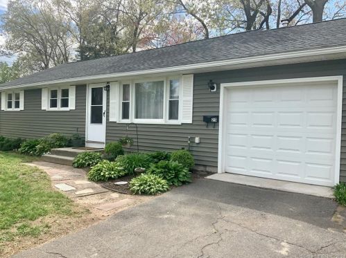 25 Southwood Rd, Enfield, CT 06082-4428