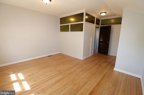 635 Parkway Ave, Trenton NJ  08618-2723 exterior