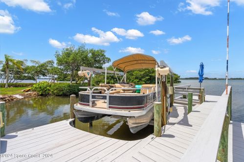 2945 Newfound Harbor Dr, Merritt Island FL 32952-2861 exterior