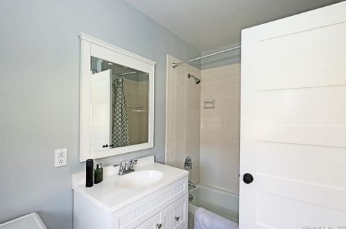 94 Spectacle Ln, Ridgefield CT 06877-5715 exterior