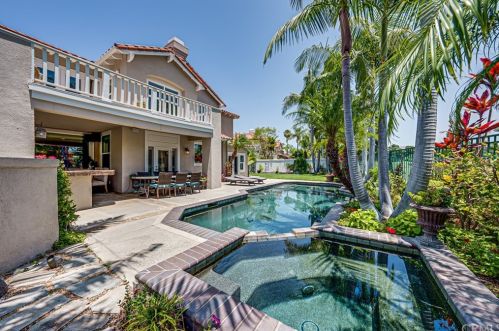 12180 Riviera, Tustin CA  92782-1207 exterior