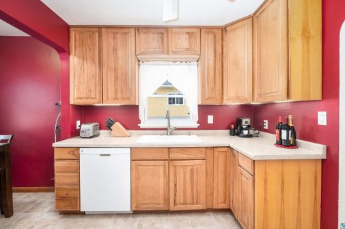 2327 Hillcrest Dr, Duluth MN 55811-3137 exterior