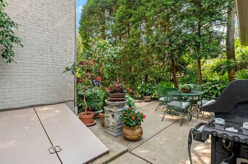 654 Bower Hill Rd, Pittsburgh PA 15243-2040 exterior