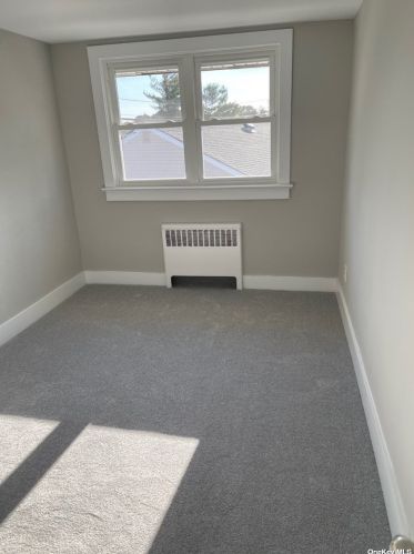 26 Anchor Ct, Babylon NY 11704-7421 exterior