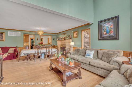 11 Arlene Dr, West Long Branch NJ 07764-1158 exterior