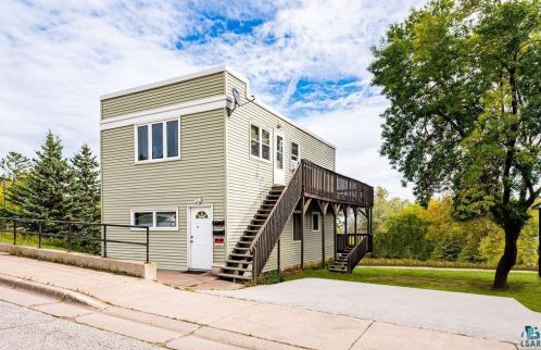 2312 10th St, Duluth, MN 55806-1237