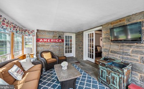 5 Lexington Ave, Pittsburgh PA 15215-3218 exterior