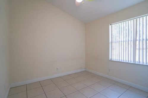 28 Pierce Ave, Orlando FL 32809-4957 exterior