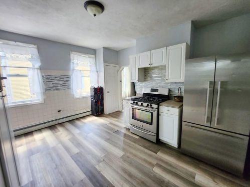 39 Vandewater St, Providence RI 02908-1623 exterior