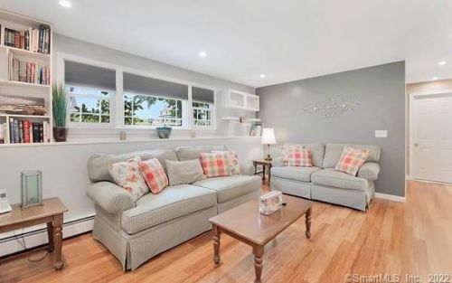 54 Kibbe Rd, Ellington CT 06029-2511 exterior