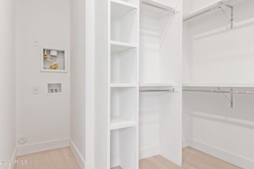 4239 42nd St, Phoenix AZ  85018-4207 exterior