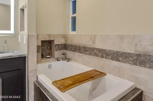 6126 Seneca St, Tucson AZ  85712-3011 exterior