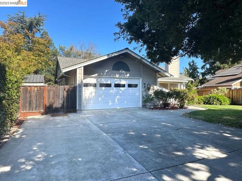 4 Lone Oak Ct, Concord, CA 94523-2732