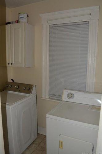 356 Chestnut St, New Britain CT 06051-2307 exterior