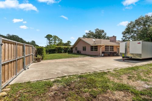 1718 Ocean Cove Ave, Fort Pierce FL  34953-2450 exterior