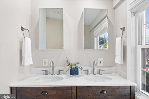 32 Franklin St, Washington DC  20002-1008 exterior