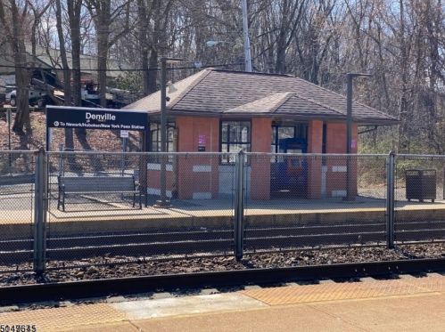 40 Cliffside Trl, Parsippany NJ 07834-2008 exterior