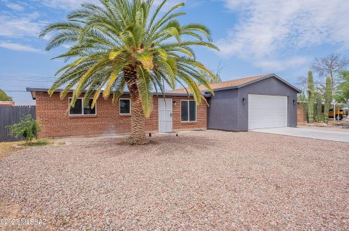 6520 Calle Herculo, Tucson AZ  85710-5620 exterior