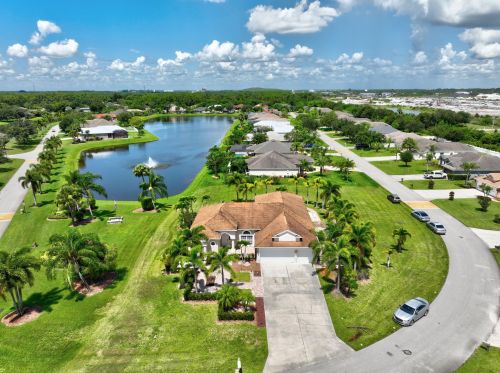 2601 Serenity Cir, Fort Pierce FL 34981-5048 exterior