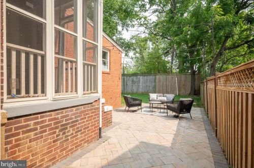 301 Raymond Ave, Alexandria VA 22301-1037 exterior