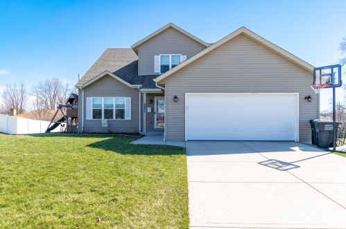 5251 Leroy Ave, Milwaukee, WI 53220-3222