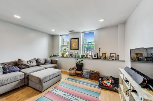 1633 Superior St, Chicago IL 60612-1110 exterior