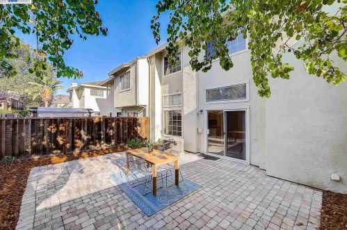 1036 Pinehurst Ct, Concord CA 94521-4532 exterior