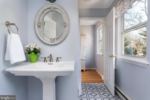 119 Brent Dr, Media PA 19086-6610 exterior