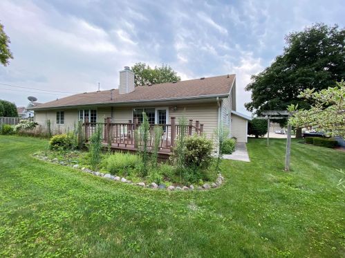 1941 Sharon Ln, Manitowoc WI 54220-1527 exterior