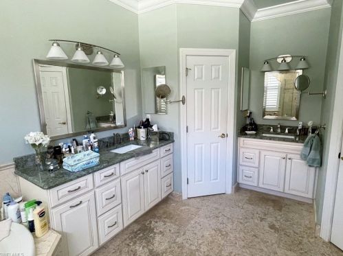 4931 Cerromar Dr, Naples FL 34112-7920 exterior