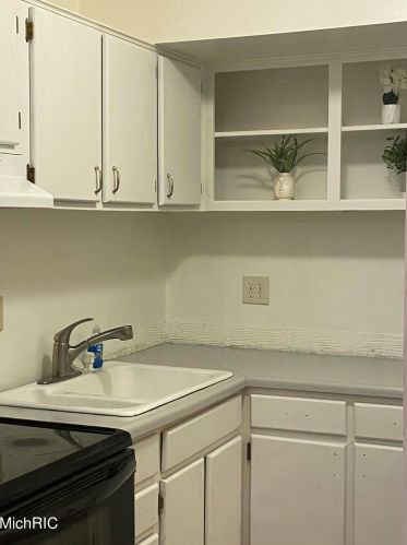 3487 Kenbrooke Ct, Kalamazoo, MI 49006-5434