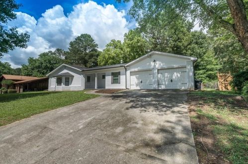 1246 Raintree Dr, Lithonia, GA 30078-2121