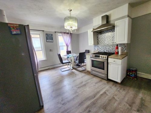 39 Vandewater St, Providence RI 02908-1623 exterior