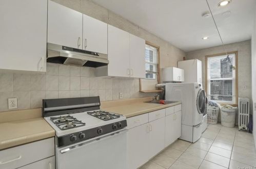 1540 Robertson Pl, Bronx, NY 10465-1132