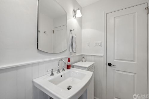 127 Woodbridge Ave, Metuchen NJ 08840-2030 exterior