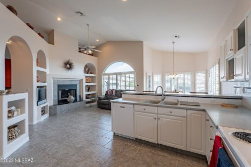 594 Mickelson Ln, Green Valley AZ 85614-5749 exterior