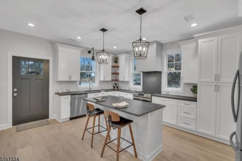 30 Tufts Trl, Hopatcong, NJ 07843-1131