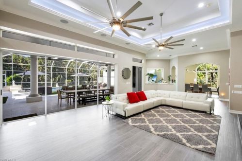 4055 1 Ave, Naples FL 34102-5905 exterior