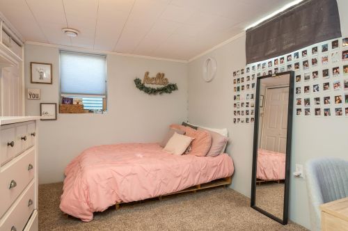 1233 Vly St, Chaska MN 55318-2425 exterior