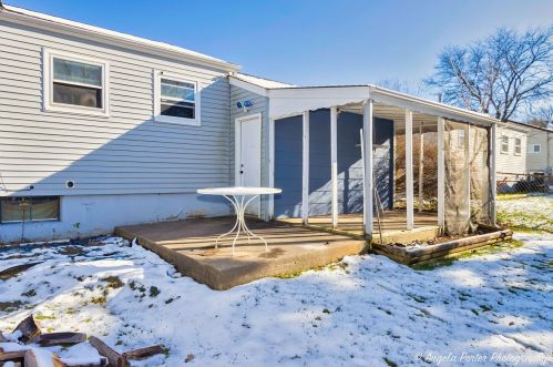 2124 Indian Rd, Waukegan IL 60087-4550 exterior