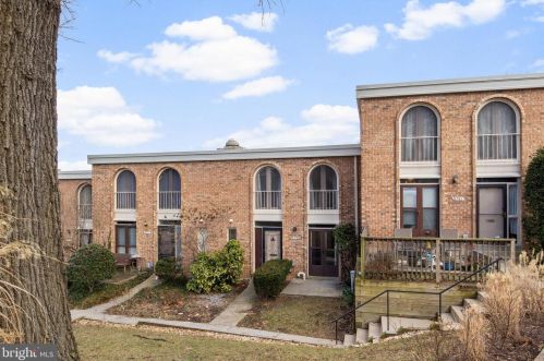 5739 Kings Hwy, Alexandria, VA 22303-1402