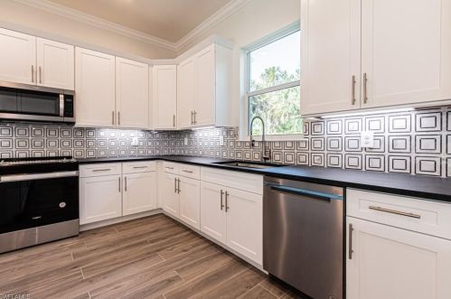 2883 6 St, Naples FL 34120-1331 exterior