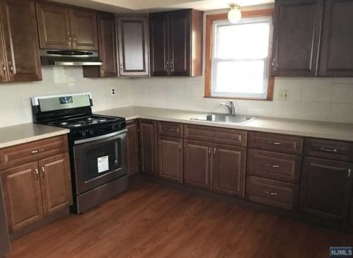 435 Taylor Ave, South Hackensack NJ  07606-1504 exterior