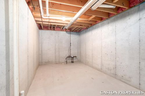 1838 Cross Bnd St, Grand Rapids MI 49505-7135 exterior