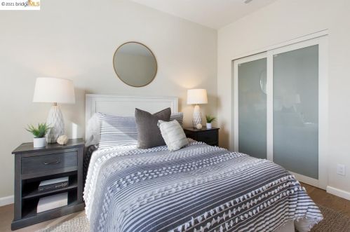 2323 8 St, Berkeley CA 94710-2530 exterior