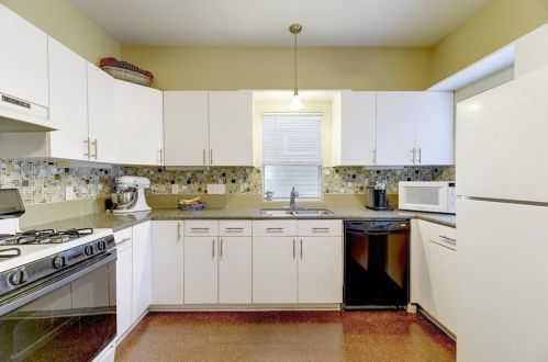 604 Fletcher St, Austin TX 78704-5031 exterior