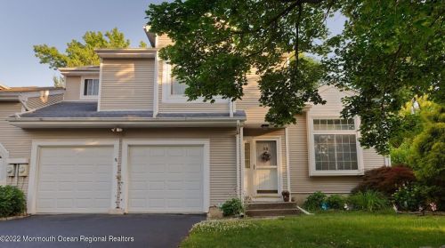 65 Bonnie Dr, Middletown, NJ 07748-5110