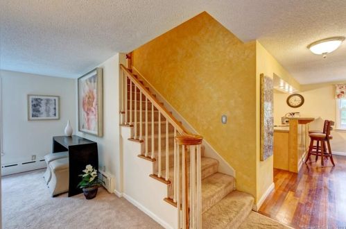 108 Hickory Hl Rd, New Britain CT 06052-1009 exterior