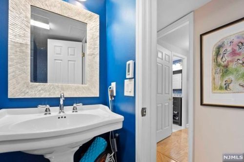 305 Williams Ct, Edgewater NJ 07020-1613 exterior