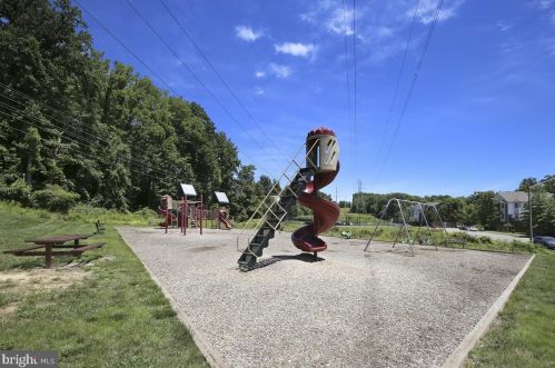 7458 Gadsby Sq, Alexandria VA 22315-5288 exterior